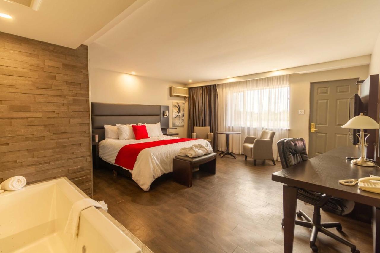 Hotel Le Voyageur Sept-Îles Dış mekan fotoğraf