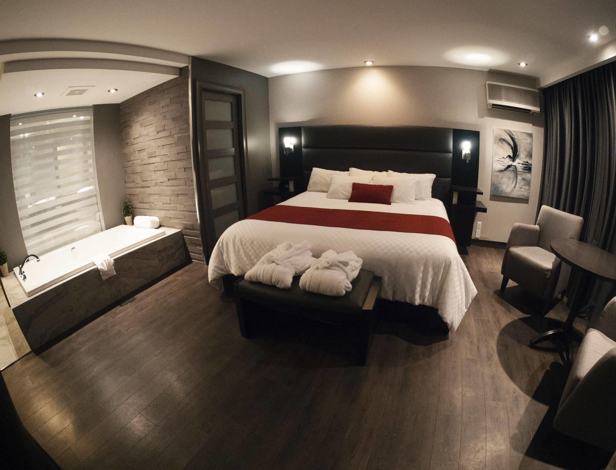 Hotel Le Voyageur Sept-Îles Dış mekan fotoğraf